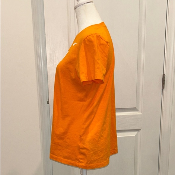 Nike Women’s Vibrant Orange Tennessee Tee, Size Medium - Picture 2 of 7